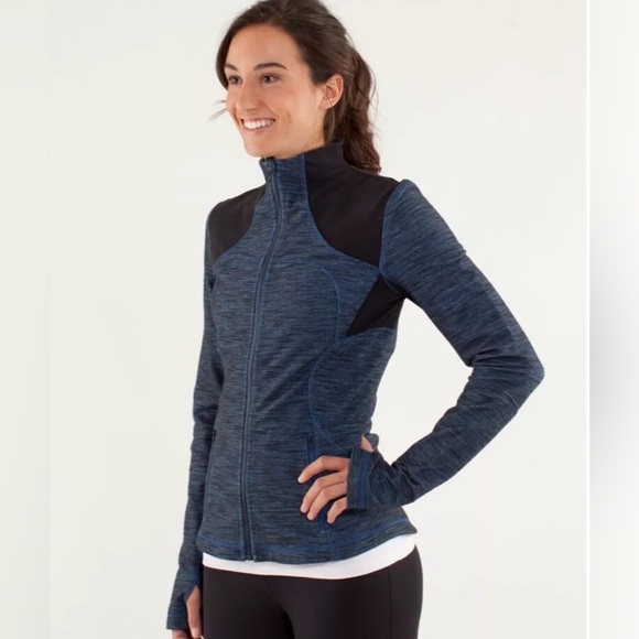 LULULEMON FORME JACKET IN SLUB DENIM BLUE/BLACK - Picture 2 of 16